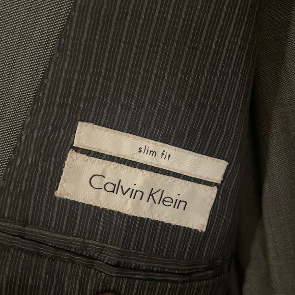 Calvin Klein 2 piece suit - Picture 2 of 3